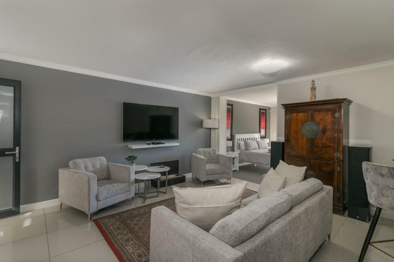 Blue Moon Apartments Knysna Esterno foto
